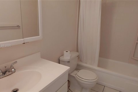 Condo in Fort Lauderdale, Florida, 1 bedroom  № 2013268 - photo 15