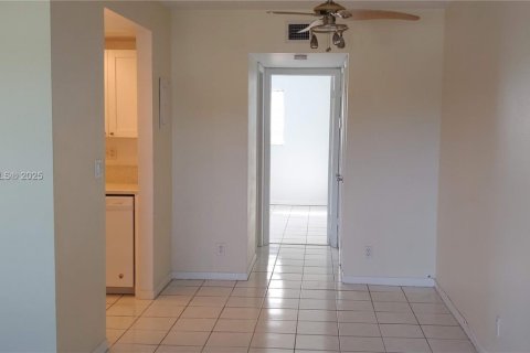 Condo in Fort Lauderdale, Florida, 1 bedroom  № 2013268 - photo 12