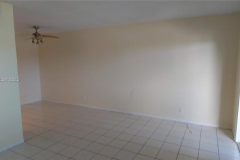 Condo in Fort Lauderdale, Florida, 1 bedroom  № 2013268 - photo 8