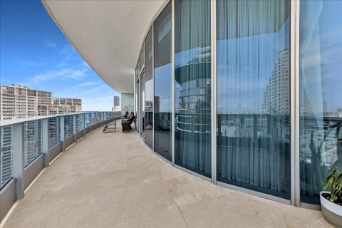 Снять в аренду кондоминиум в Майами, Флорида 4 спальни, 400.41м2, № 2091134 - фото 13