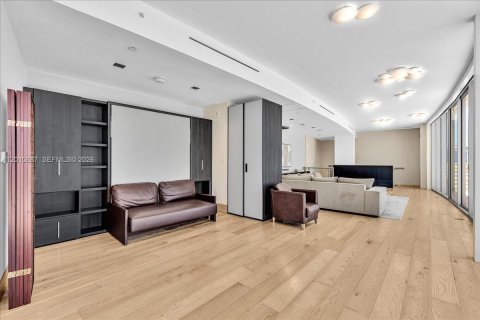 Снять в аренду кондоминиум в Майами, Флорида 4 спальни, 400.41м2, № 2091134 - фото 28