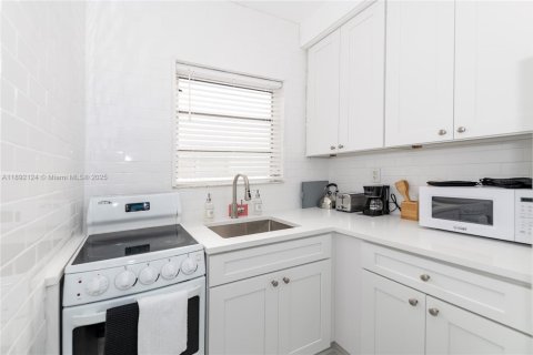 Снять в аренду квартиру в Майами-Бич, Флорида 1 спальня, 69.68м2, № 2016995 - фото 6