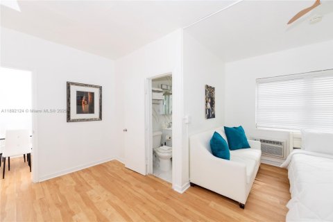 Снять в аренду квартиру в Майами-Бич, Флорида 1 спальня, 69.68м2, № 2016995 - фото 5