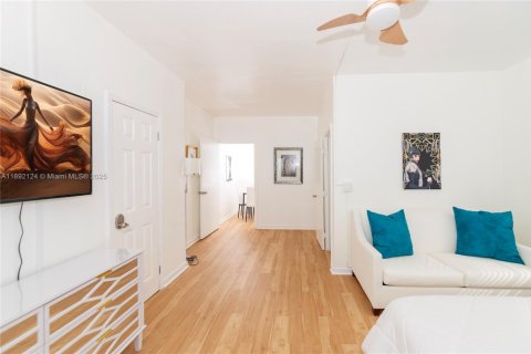 Снять в аренду квартиру в Майами-Бич, Флорида 1 спальня, 69.68м2, № 2016995 - фото 17