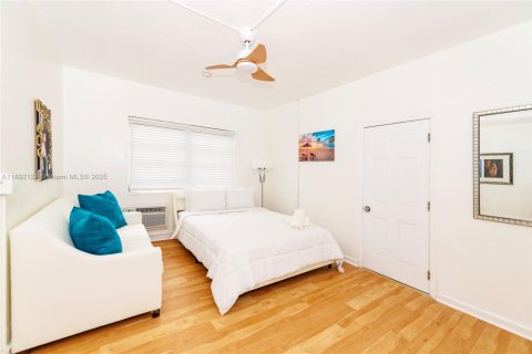 Снять в аренду квартиру в Майами-Бич, Флорида 1 спальня, 69.68м2, № 2016995 - фото 21