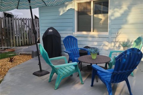 House in Wilton Manors, Florida 2 bedrooms, 130.06 sq.m. № 2067919 - photo 16
