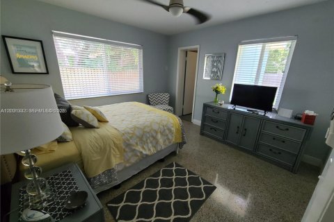 House in Wilton Manors, Florida 2 bedrooms, 130.06 sq.m. № 2067919 - photo 11