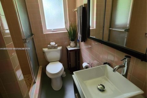 House in Wilton Manors, Florida 2 bedrooms, 130.06 sq.m. № 2067919 - photo 12
