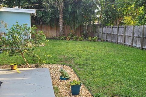 House in Wilton Manors, Florida 2 bedrooms, 130.06 sq.m. № 2067919 - photo 18