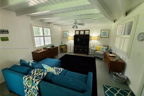 House in Wilton Manors, Florida 2 bedrooms, 130.06 sq.m. № 2067919 - photo 6