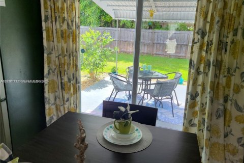 House in Wilton Manors, Florida 2 bedrooms, 130.06 sq.m. № 2067919 - photo 5