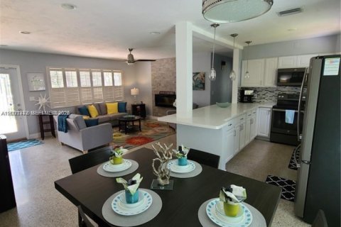 House in Wilton Manors, Florida 2 bedrooms, 130.06 sq.m. № 2067919 - photo 3