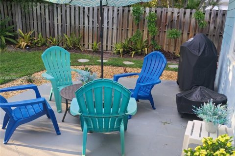 House in Wilton Manors, Florida 2 bedrooms, 130.06 sq.m. № 2067919 - photo 15