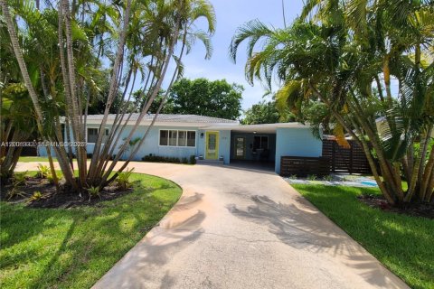 House in Wilton Manors, Florida 2 bedrooms, 130.06 sq.m. № 2067919