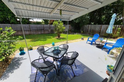 House in Wilton Manors, Florida 2 bedrooms, 130.06 sq.m. № 2067919 - photo 14