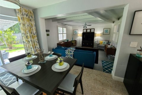 House in Wilton Manors, Florida 2 bedrooms, 130.06 sq.m. № 2067919 - photo 4
