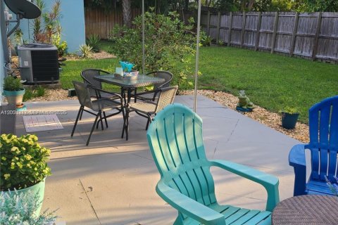 House in Wilton Manors, Florida 2 bedrooms, 130.06 sq.m. № 2067919 - photo 17