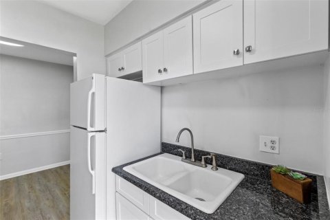 Condominio en venta en Maitland, Florida, 2 dormitorios, 75.81 m2 № 2167700 - foto 9