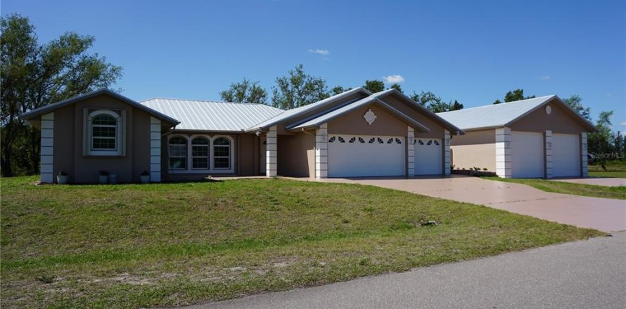 House in Punta Gorda, Florida 3 bedrooms, 179.49 sq.m. № 1643063