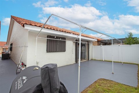 Villa ou maison à louer à Hialeah, Floride: 3 chambres, 118.36 m2 № 1946920 - photo 27