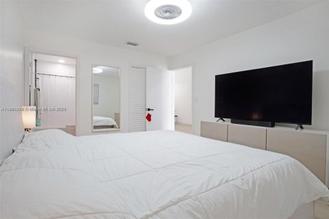 Villa ou maison à louer à Hialeah, Floride: 3 chambres, 118.36 m2 № 1946920 - photo 12