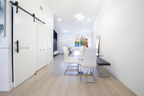Villa ou maison à louer à Hialeah, Floride: 3 chambres, 118.36 m2 № 1946920 - photo 3