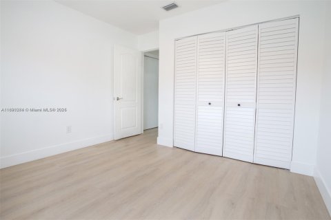 Villa ou maison à louer à Hialeah, Floride: 3 chambres, 118.36 m2 № 1946920 - photo 21