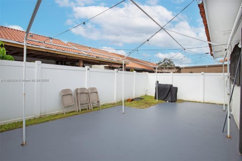Villa ou maison à louer à Hialeah, Floride: 3 chambres, 118.36 m2 № 1946920 - photo 24