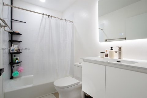Villa ou maison à louer à Hialeah, Floride: 3 chambres, 118.36 m2 № 1946920 - photo 13