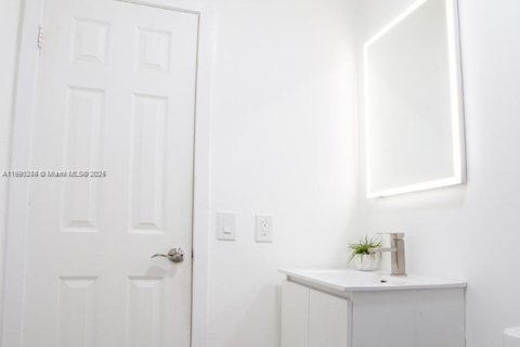 Villa ou maison à louer à Hialeah, Floride: 3 chambres, 118.36 m2 № 1946920 - photo 23