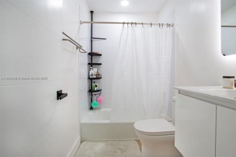 Villa ou maison à louer à Hialeah, Floride: 3 chambres, 118.36 m2 № 1946920 - photo 14