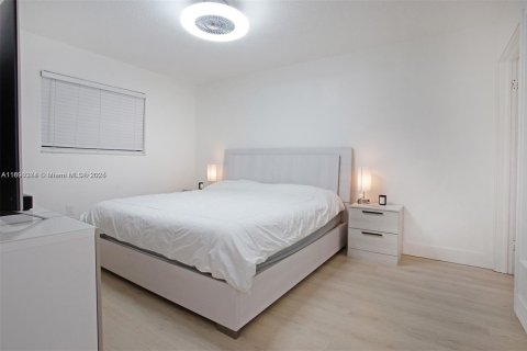 Villa ou maison à louer à Hialeah, Floride: 3 chambres, 118.36 m2 № 1946920 - photo 10