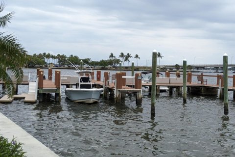 Propiedad comercial en alquiler en Palm Beach, Florida, 2 dormitorios, 113.25 m2 № 1047917 - foto 1