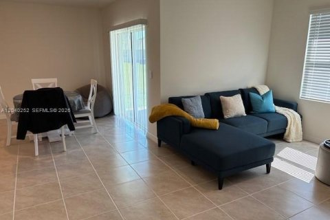 Villa ou maison à louer à Sanford, Floride: 4 chambres № 2147388 - photo 7