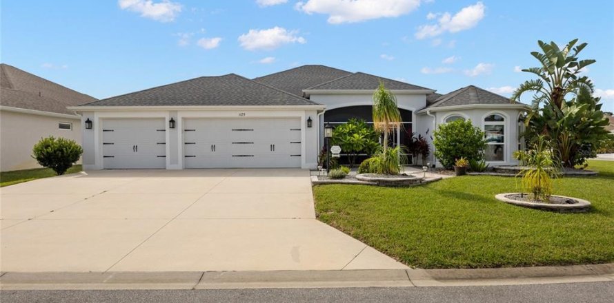 Casa en The Villages, Florida 4 dormitorios, 213.3 m2 № 1898976