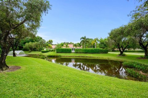 House in Wellington, Florida 3 bedrooms, 151.99 sq.m. № 1160827