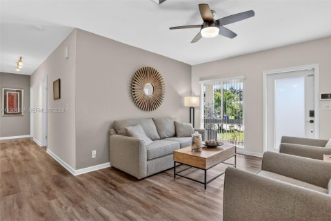 Villa ou maison à vendre à Wilton Manors, Floride: 3 chambres, 130.43 m2 № 2026387 - photo 3