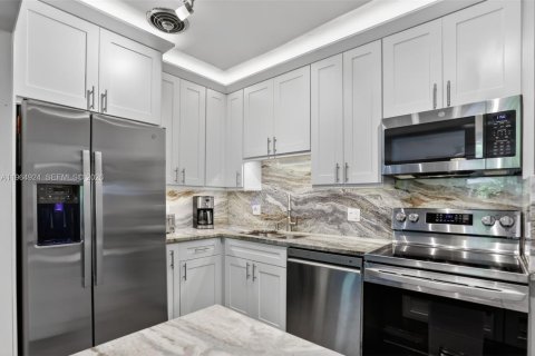 Villa ou maison à vendre à Wilton Manors, Floride: 3 chambres, 130.43 m2 № 2026387 - photo 15