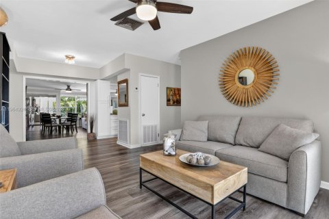 Villa ou maison à vendre à Wilton Manors, Floride: 3 chambres, 130.43 m2 № 2026387 - photo 2