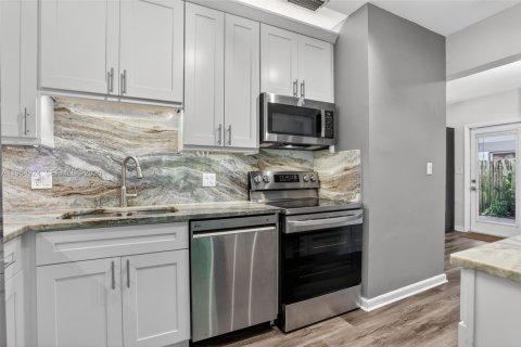 Villa ou maison à vendre à Wilton Manors, Floride: 3 chambres, 130.43 m2 № 2026387 - photo 12