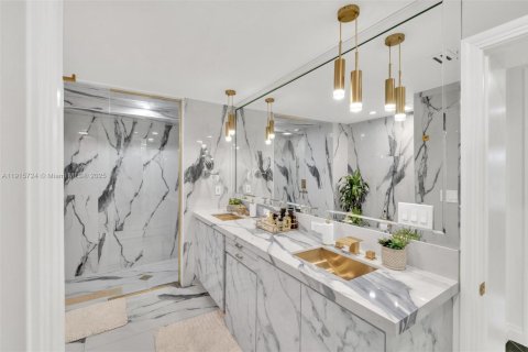 House in Fort Lauderdale, Florida 4 bedrooms, 186.73 sq.m. № 1971462 - photo 15