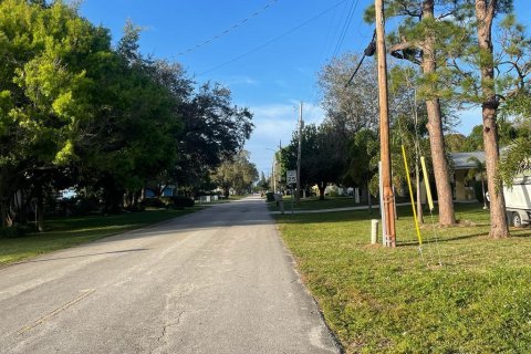 Land in Fort Pierce, Florida № 1079354 - photo 1