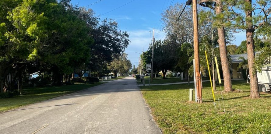 Land in Fort Pierce, Florida № 1079354