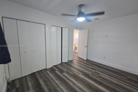 Villa ou maison à louer à Hialeah, Floride: 2 chambres, 289.86 m2 № 1987377 - photo 7