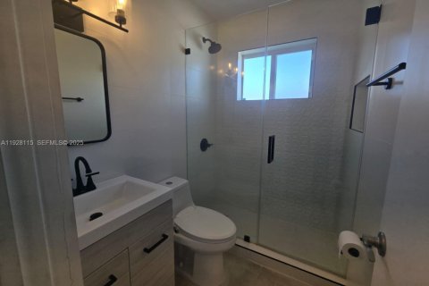 Villa ou maison à louer à Hialeah, Floride: 2 chambres, 289.86 m2 № 1987377 - photo 5