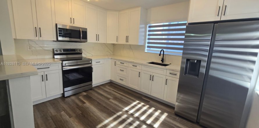 Villa ou maison à Hialeah, Floride 2 chambres, 289.86 m2 № 1987377