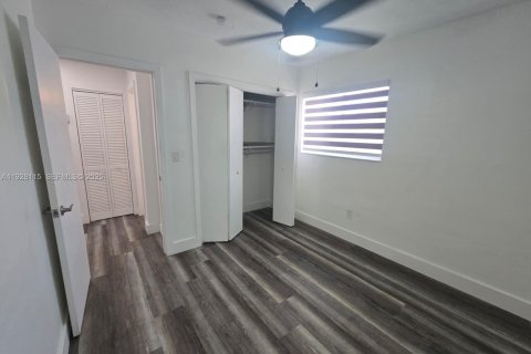 Villa ou maison à louer à Hialeah, Floride: 2 chambres, 289.86 m2 № 1987377 - photo 8