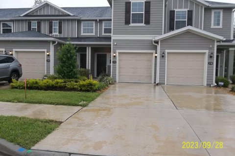 House in Jacksonville, Florida 3 bedrooms, 129.13 sq.m. № 774159 - photo 1