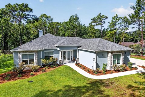 House in Wildwood, Florida 3 bedrooms, 219.99 sq.m. № 2355617 - photo 2