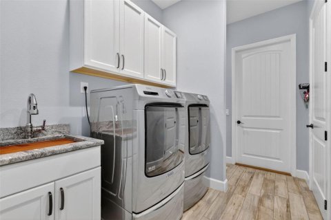 House in Wildwood, Florida 3 bedrooms, 219.99 sq.m. № 2355617 - photo 29